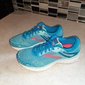 Brooks Adrenaline GTS 18 running  shoe